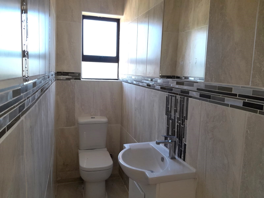To Let 4 Bedroom Property for Rent in Vanes Estate Eastern Cape